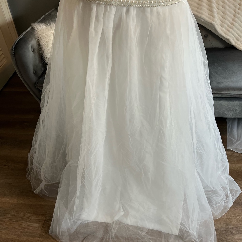 Gorgeous NIP Beaded Wedding Dress with Tulle Overlay skirt, Size 20W - Picture 7 of 7